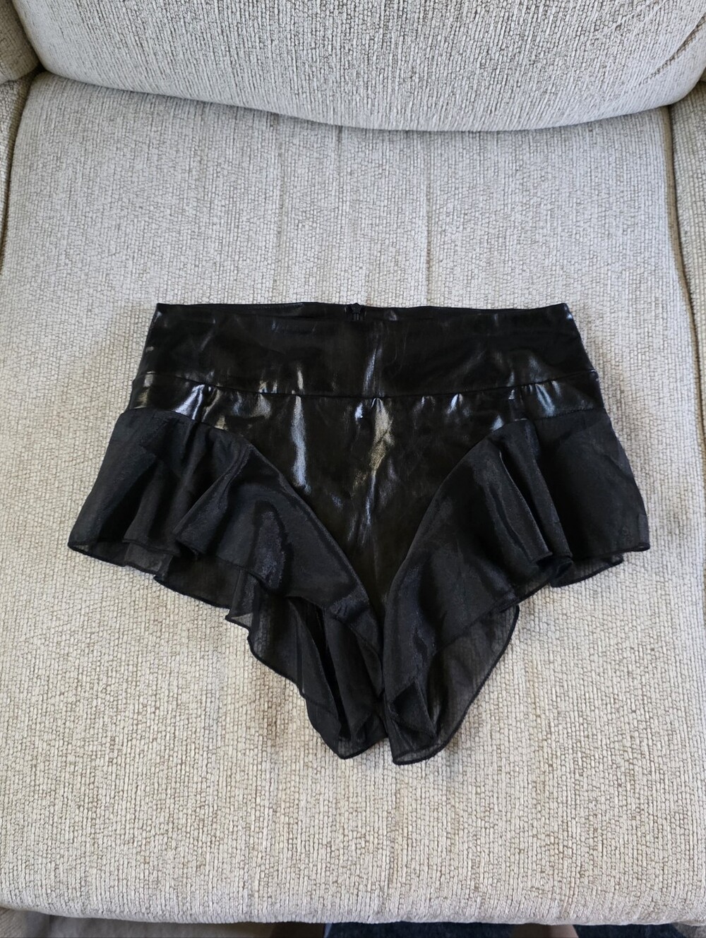 High-Waist Ruffle Shorts - Black